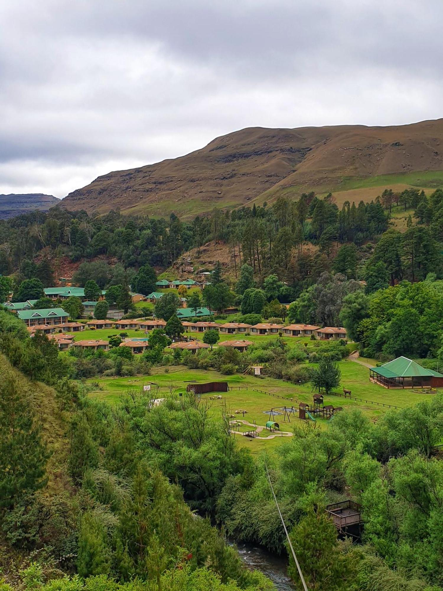 Gooderson Leisure Riverbend Chalets Self Catering And Timeshare Gold Crown Resort Drakensberg Garden Exteriör bild